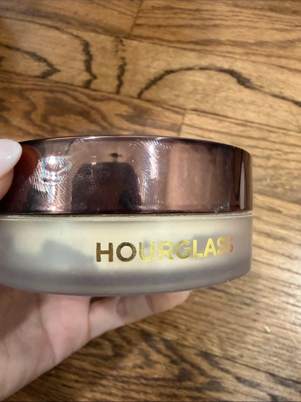 Hourglass translucent finishing